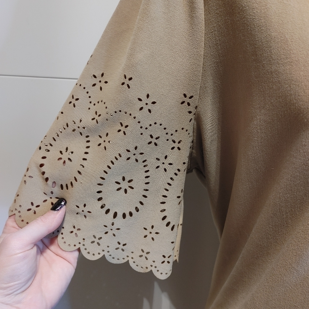 Boho Eyelet Tunic Top Medium Tan Scalloped Hem Soft Stretch Short Sleeve - Picture 4 of 9